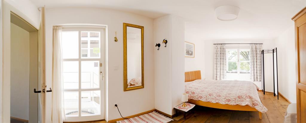 Historischer Pfarrhof Niederleierndorf Langquaid Zimmer foto